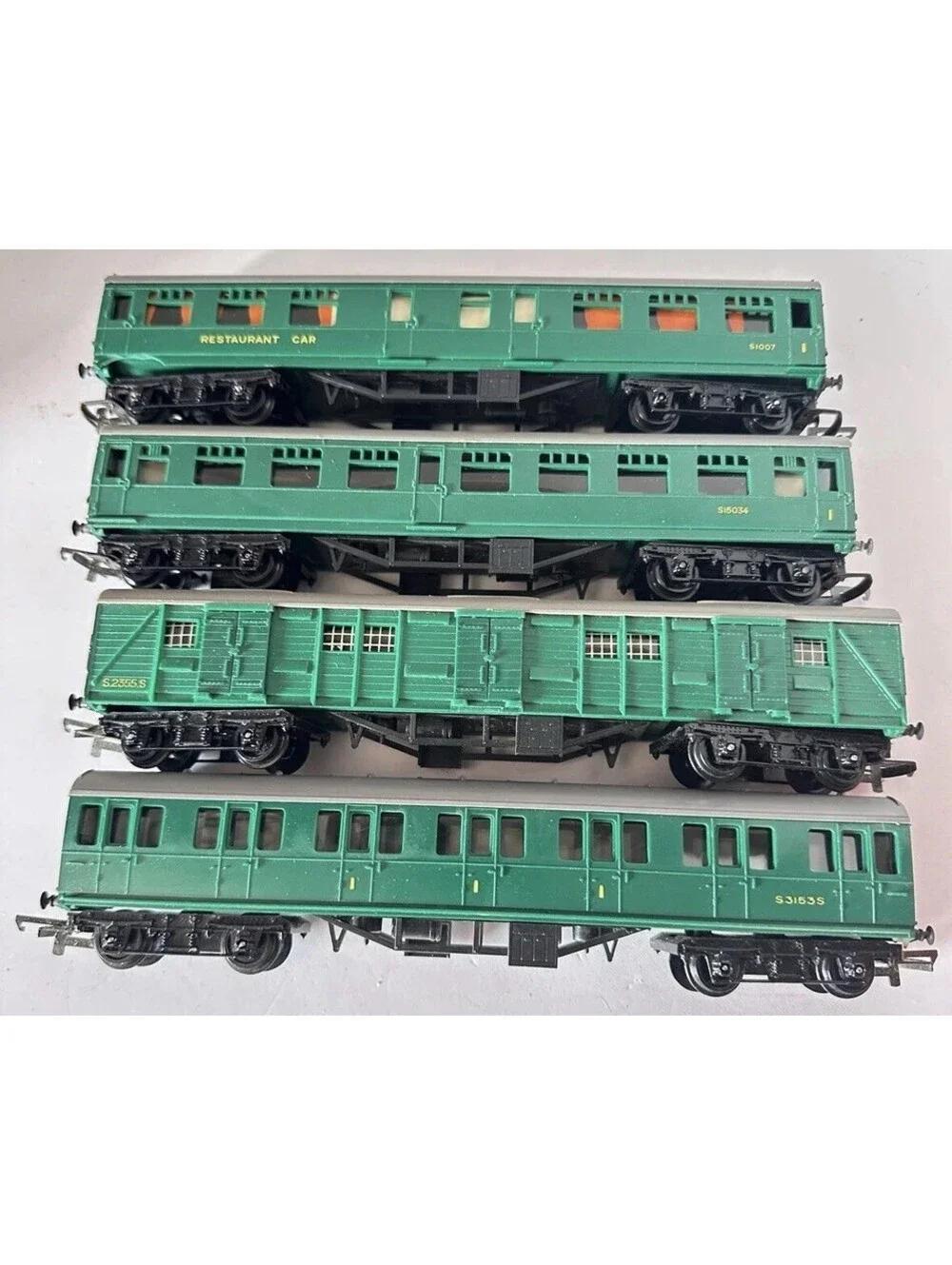 Vintage Tri-ang OO Gauge Southern Region Malachite Green Coach & Van X4 Boxed